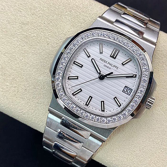 パテックフィリップコピーノーチラス高級優れた時計製造のCal.324 S Cムーブメント 5713/1G-010