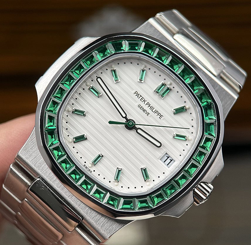 人気上昇パテックフィリップノーチラス精緻な時計コピーホワイト文字盤 5711008[1]