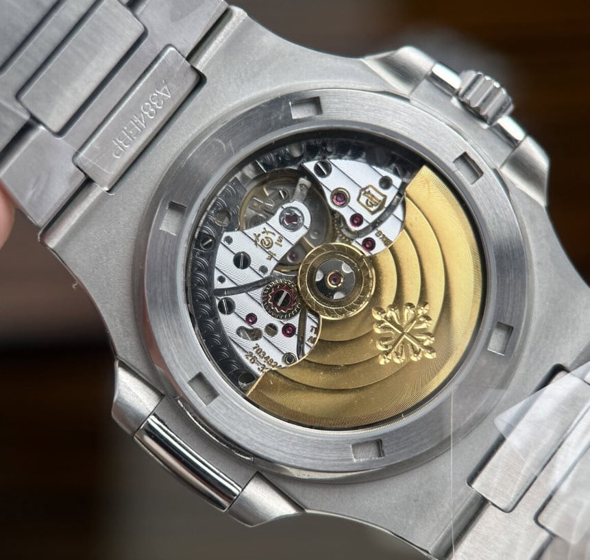 人気上昇パテックフィリップノーチラス精緻な時計コピーホワイト文字盤 5711008[6]