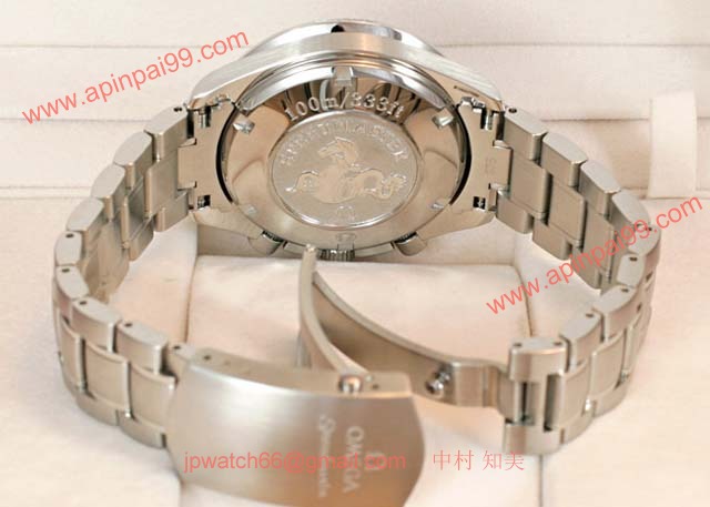 ケース：　ステンレススティール(以下SS) 直径約40mm 厚み15.5mm鏡面/ヘアライン仕上げ