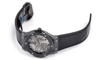 Hublot フュージョン クラシコ ウルトラシン スケルトン オール 515.CM.0140.LR