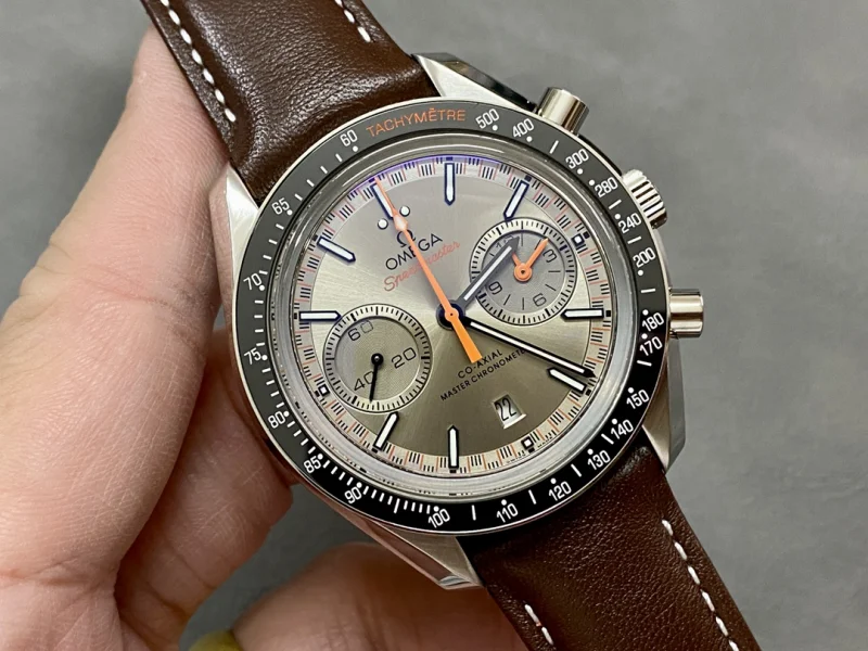 高級時計オメガの新月面着陸スピードマスターシリーズ 310.60.42.50.99[1]