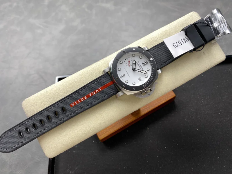 パネライ人気新作 ラバーソールとキャンバスストラップの時計 PAM1565[2]