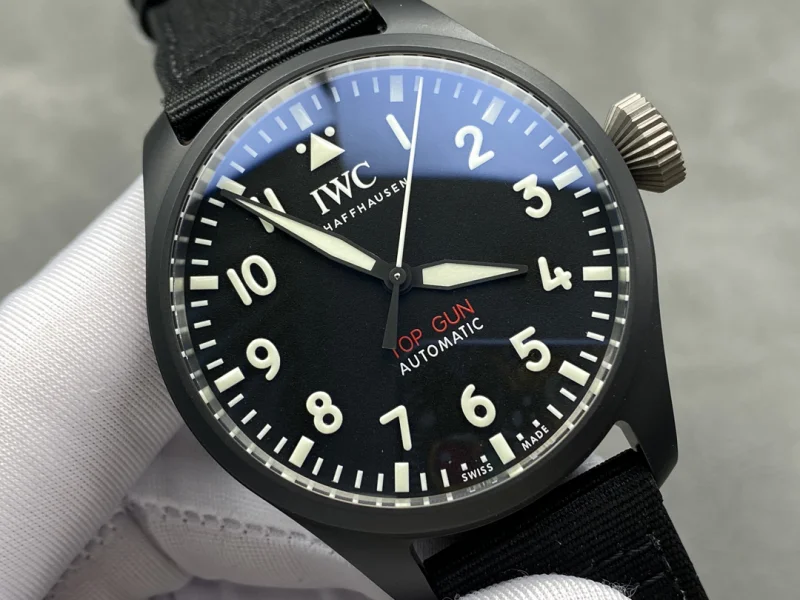 2024入荷時計IWC パイロット ブラックセラミックモデル IW329801[1]