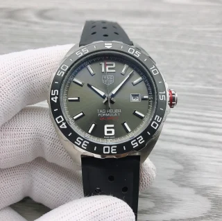 タグ・ホイヤー独特魅力の H6 3針メンズスーパーコピー腕時計 WAZ1110.FT8023