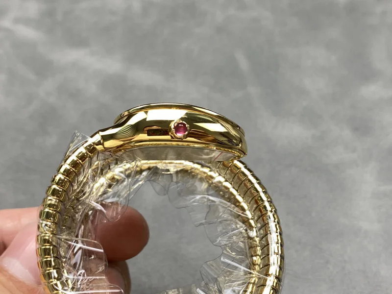 最高のブランドブルガリ女性蛇形コピー入荷時計 174084[4]