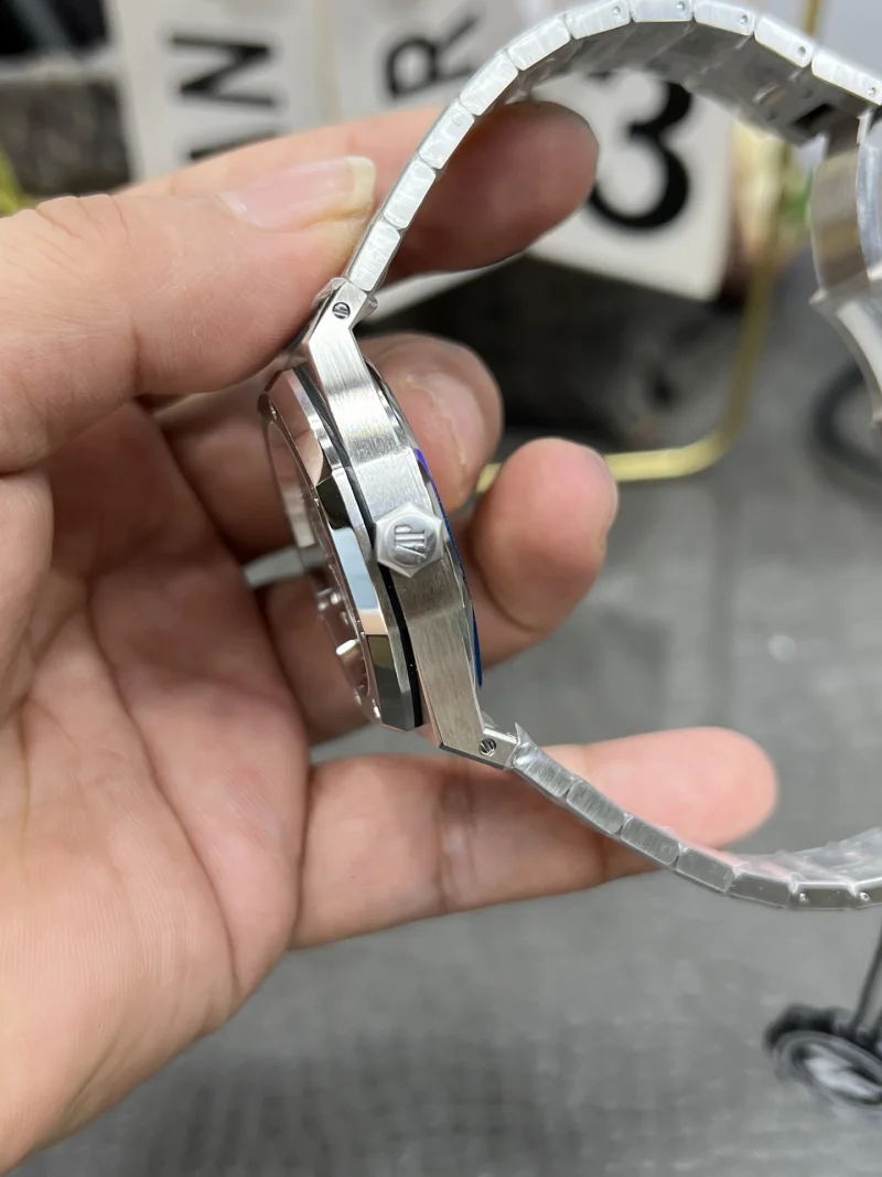 オーデマピゲ新品腕時計ロイヤルオーク 15400シリーズ フルオートマチックインテグレーテッドメカニカル 174991[5]