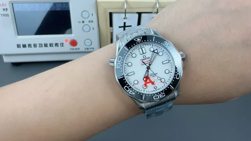 日本最大級オメガシーマスターコピー300m 一体型ムーブメント男性時計 173288品質と安心[8]