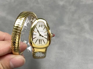 Bulgariの蛇形コピー腕時計をしたクラシックなSERPENTIシリーズ 174104