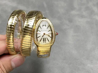 最高のブランドブルガリ女性蛇形コピー入荷時計 174084