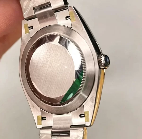 ロレックスコピー時計M134300-0010裏蓋