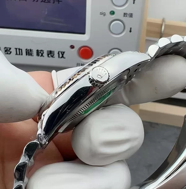 ロレックスコピーM126234-0020側面ケース