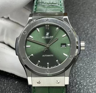 人気新作ウブロコピークラシックフュージョン チタニウム 42mm グリーン 542.NX.8970.LR-1