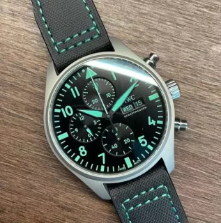 高品質IWCスーパーコピー時計パイロットクロノグラフ41 メルセデスAMGペトロナス チタン/レザー IWC388108