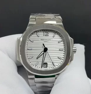 2023パテック・フィリップスーパーコピー時計 ノーチラス シルバー文字盤 71181A-010