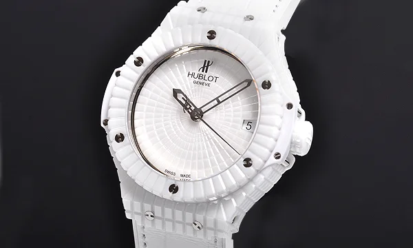 (HUBLOT)ウブロ 偽物 クラシックフュージョン チタニウム キングゴールド クロノグラフ 521.NO.1180.LR