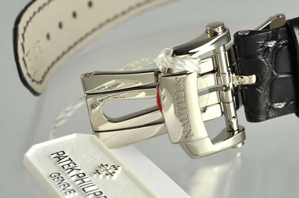 パテックフィリップ 腕時計コピー Patek Philippeノーチラス パワーリザーブ ムーンフェイズ 5712G
